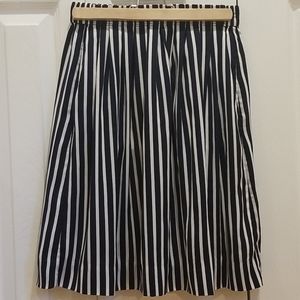 J. Crew Sz 4 Navy Blue and White Stripes Skirt